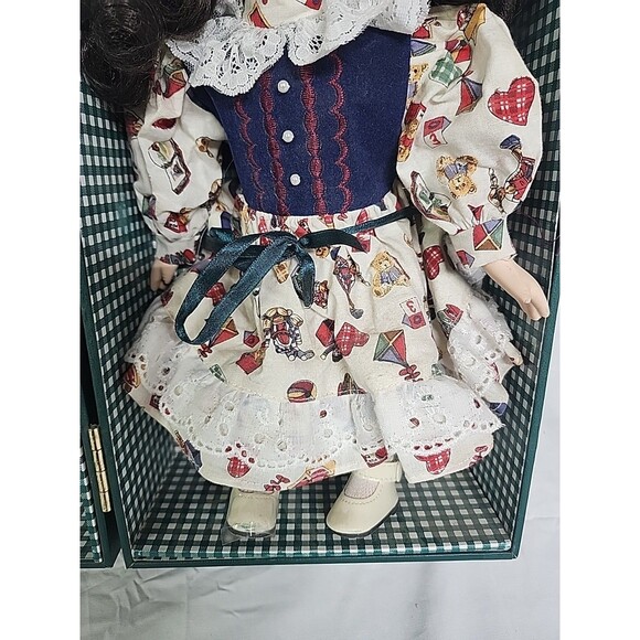 Lasting Impressions Companion Collec Porcelain DOLL & Wardrobe Case 2 dresses - Picture 4 of 8